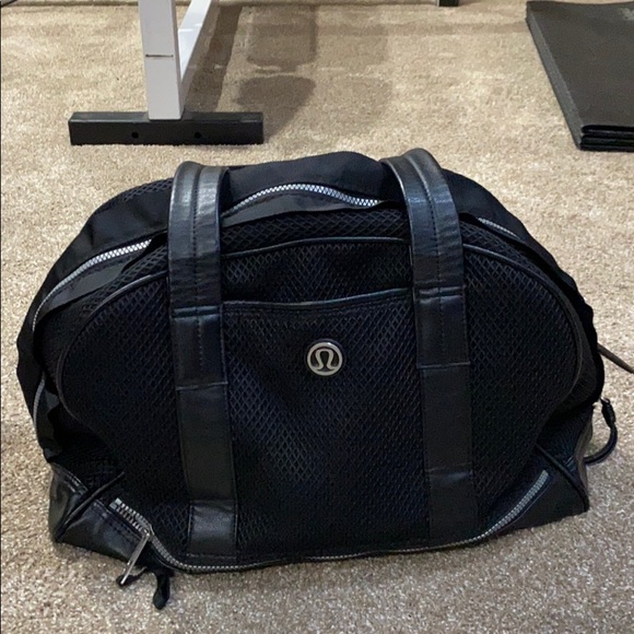 Lululemon workout travel bag